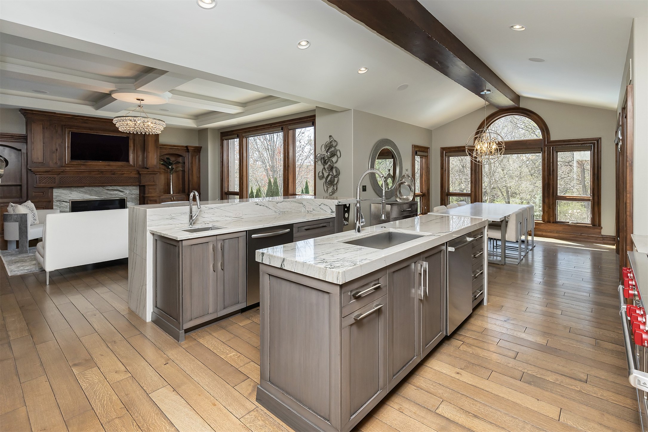 360 Painted Woods Drive, Waukee, Iowa image 6