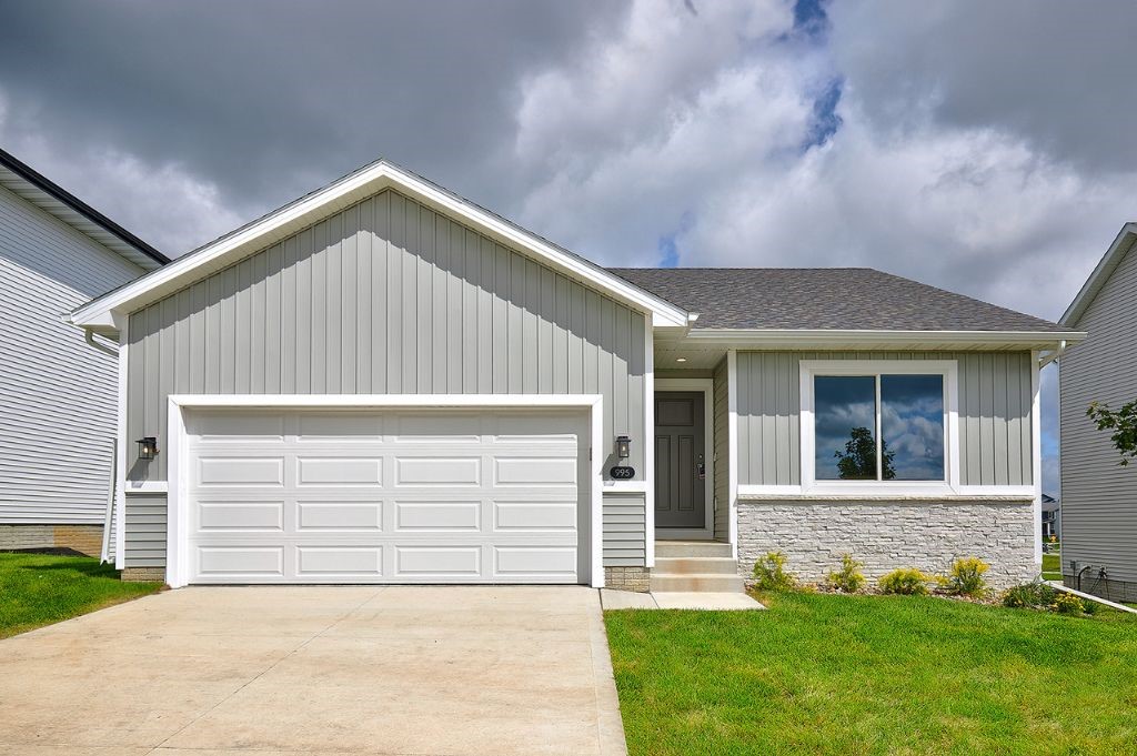 1911 20th Avenue, Altoona, Iowa image 1