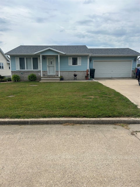 Homes For Sale - 206 Beverly Circle<br/> Monroe, IA 50170