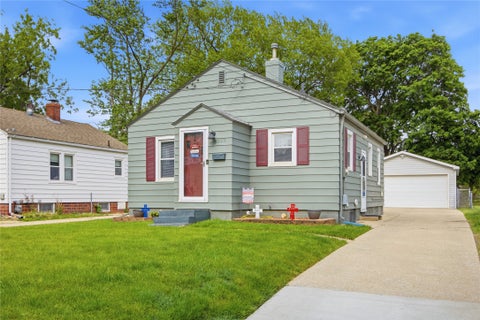 Homes For Sale - 2613 53rd Street<br/> Des Moines, IA 50310