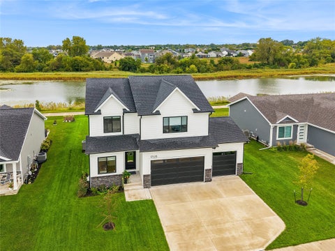 Homes For Sale - 9528 NW 82nd Avenue<br/> Johnston, IA 50131