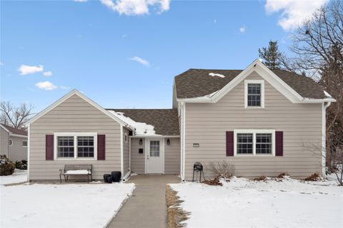 1421 Hobart Street Grinnell IA 50112