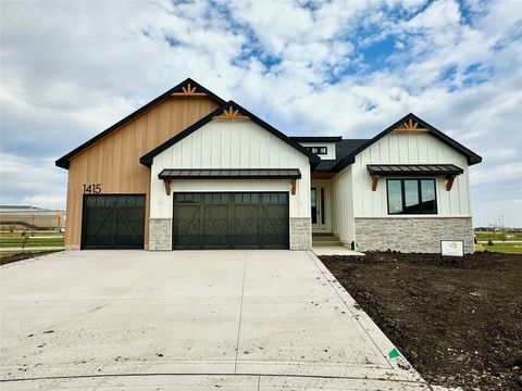 1415 NW Bull Run Court Waukee IA 50263