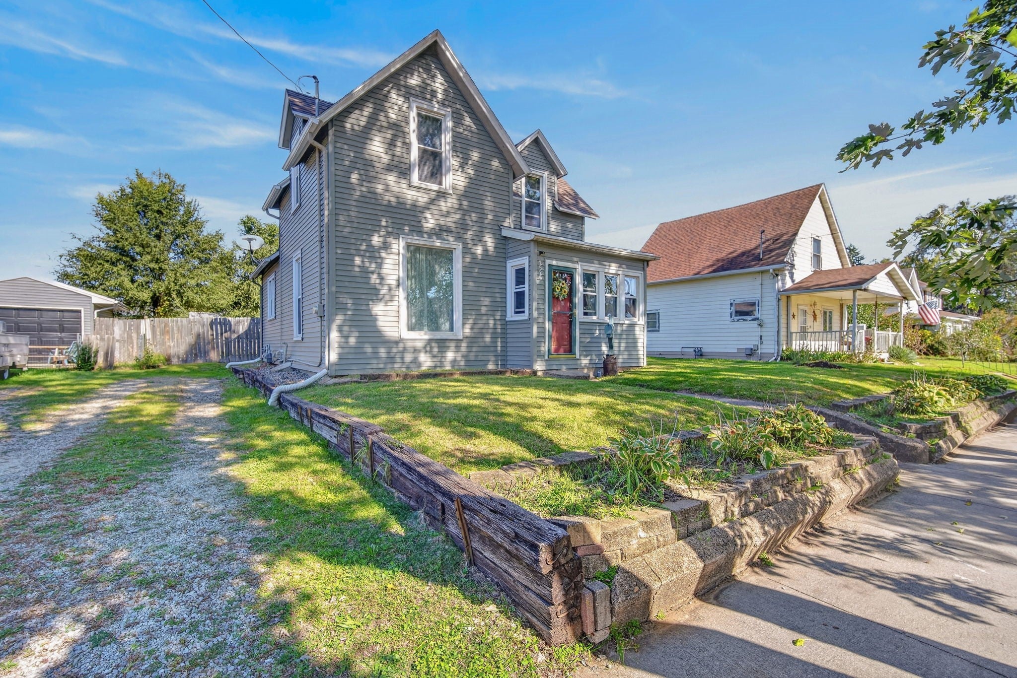 2526 E Walnut Street