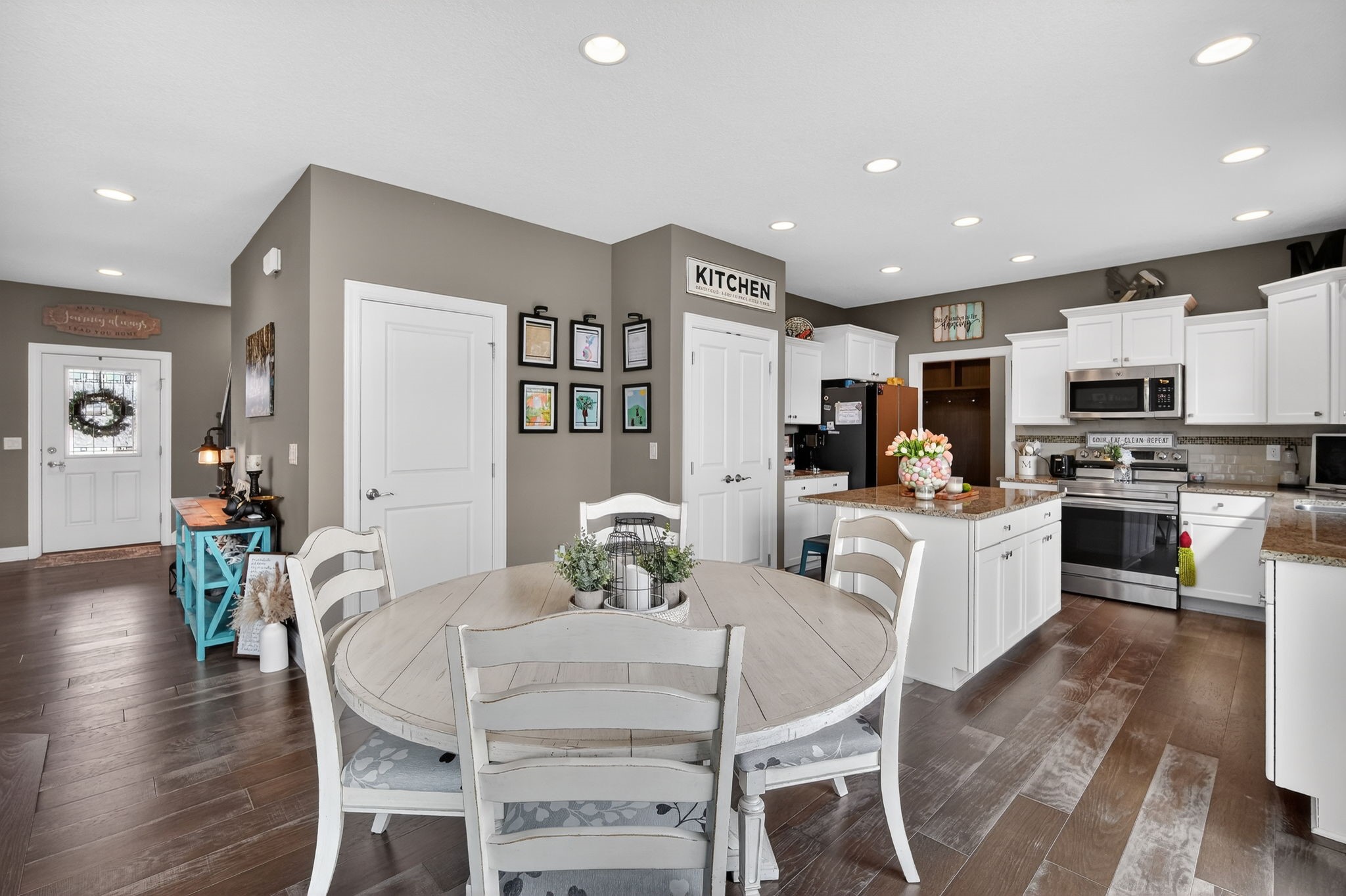 318 W High Road