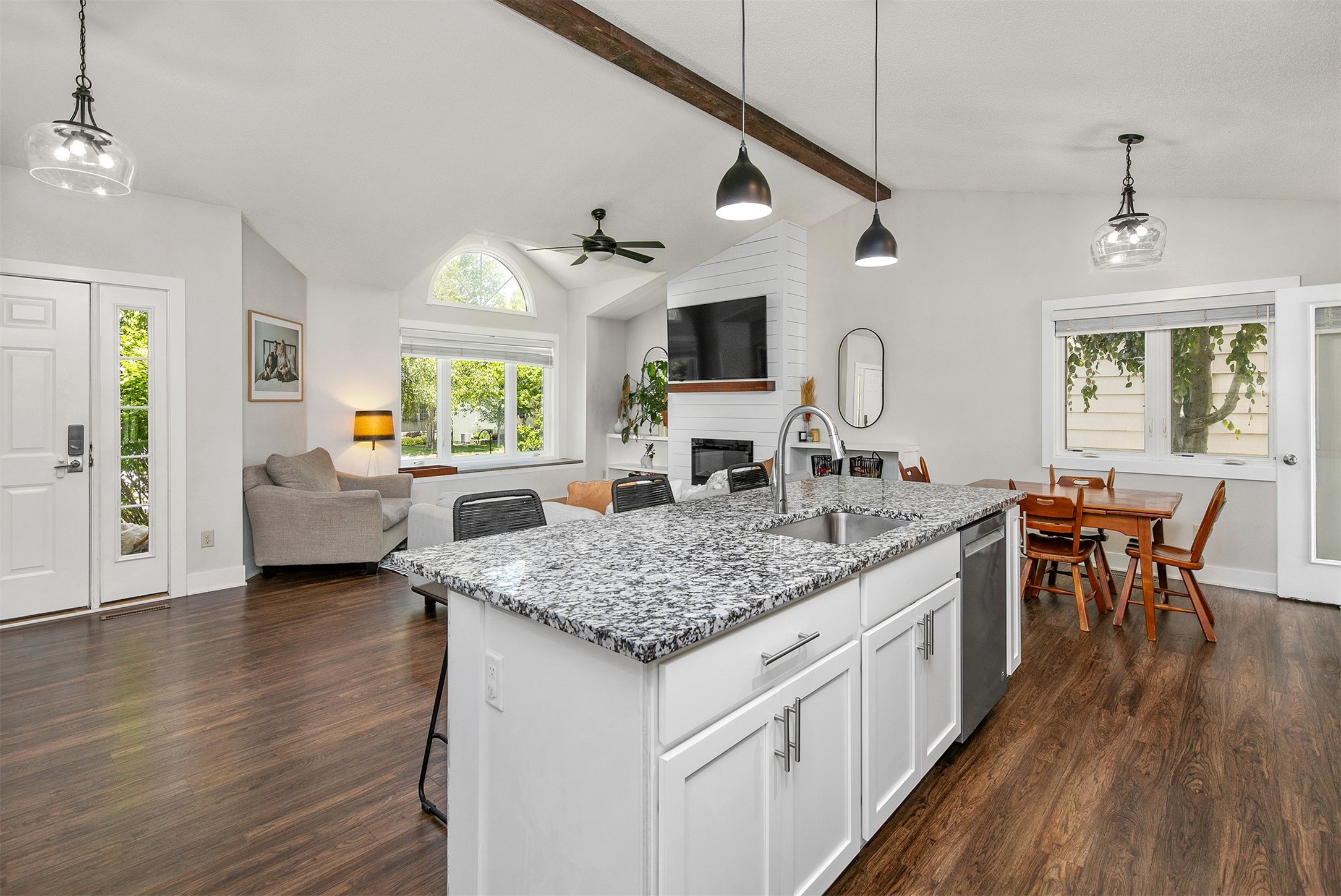 4670 Meadow Valley Drive, West Des Moines, Iowa image 6