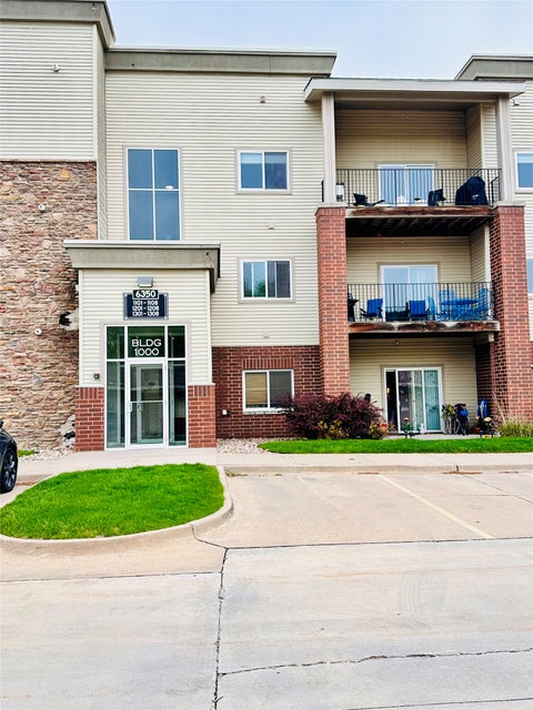 Condo For Sale - 6350 Coachlight Drive #1304<br/> West Des Moines, IA 50266