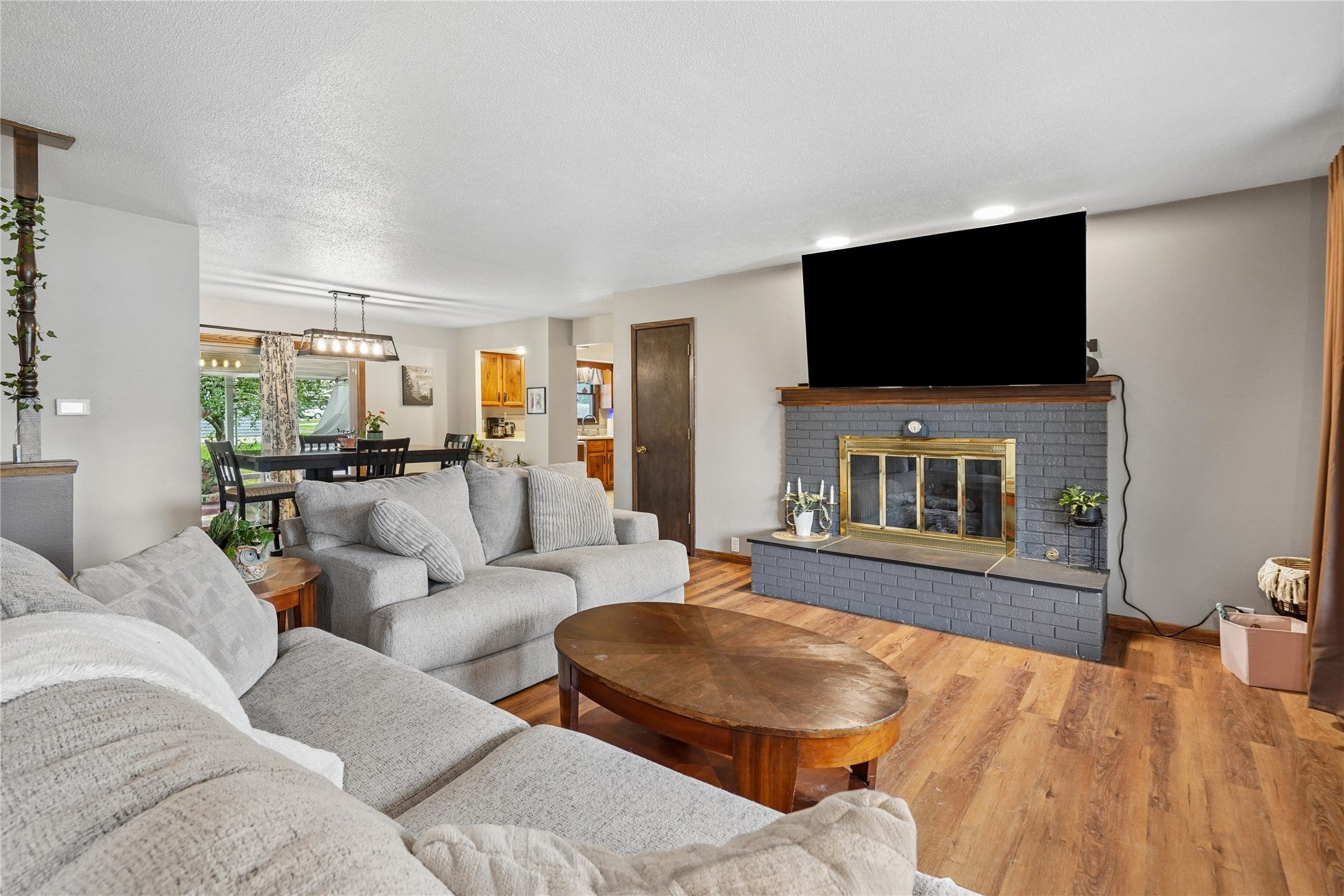 1406 W Grandview Drive