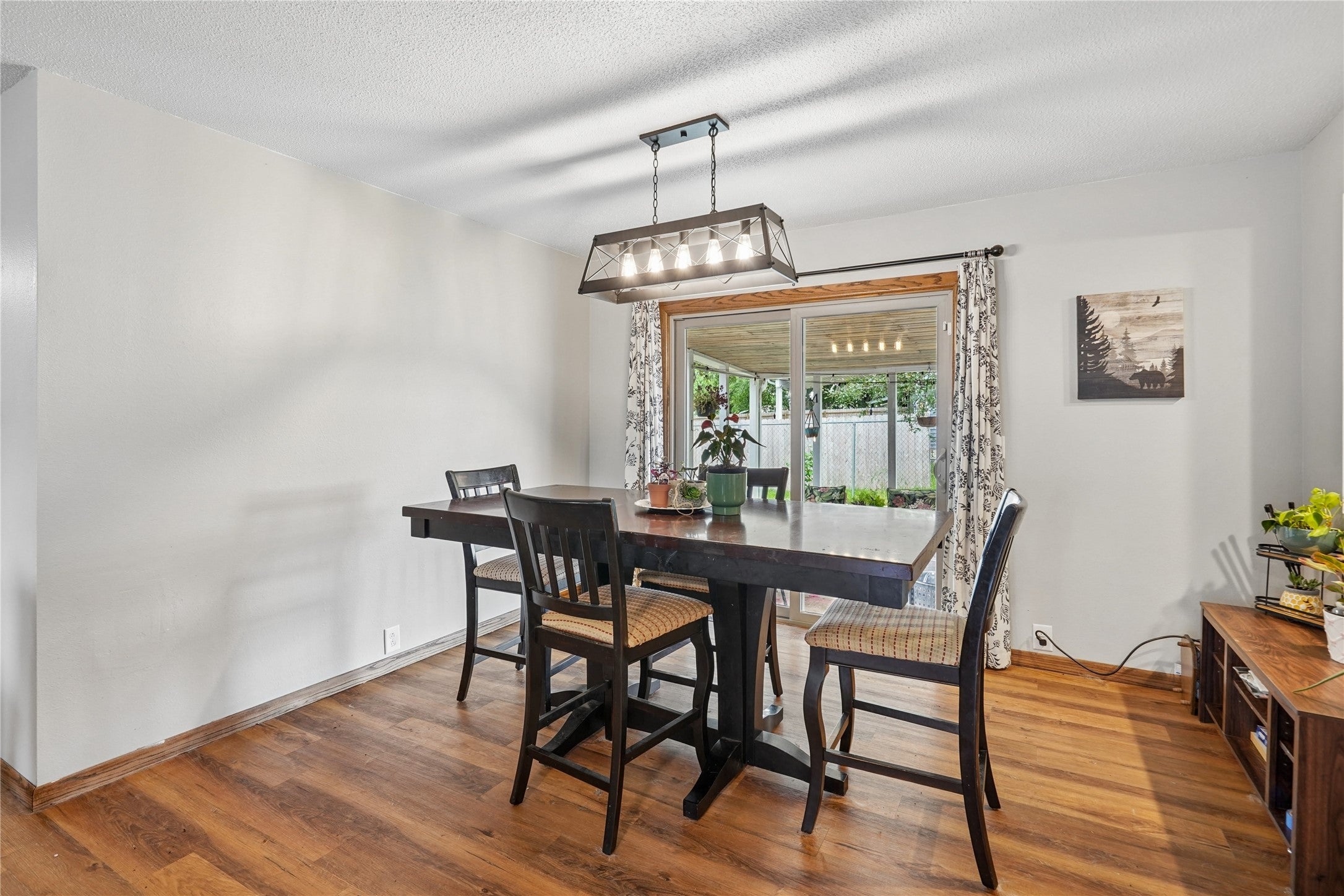 1406 W Grandview Drive