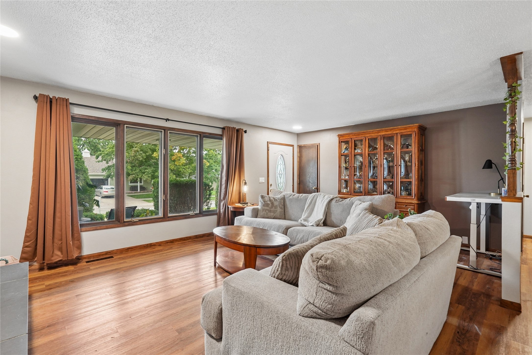 1406 W Grandview Drive