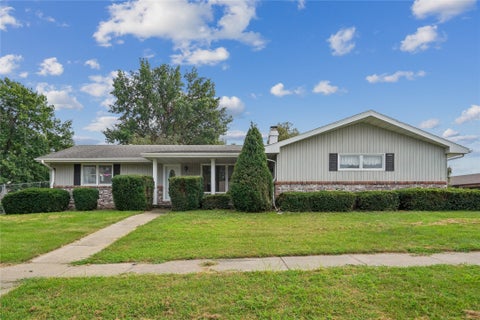 Homes For Sale - 1406 W Grandview Drive<br/> Marion County, Knoxville, IA 50138