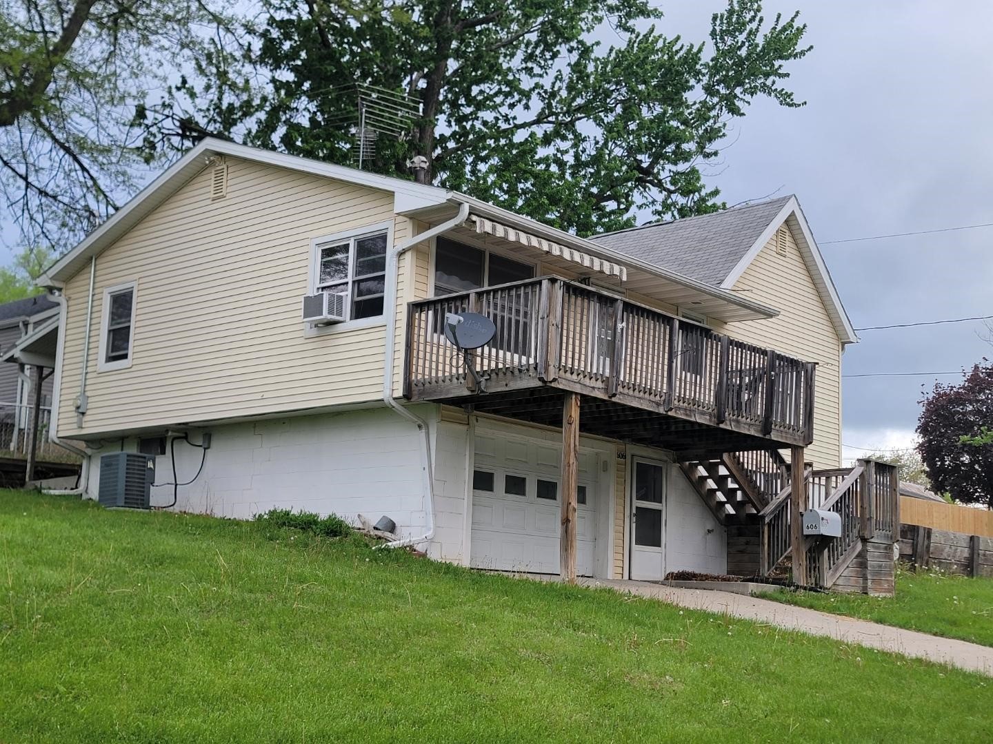 606 S 5th Street