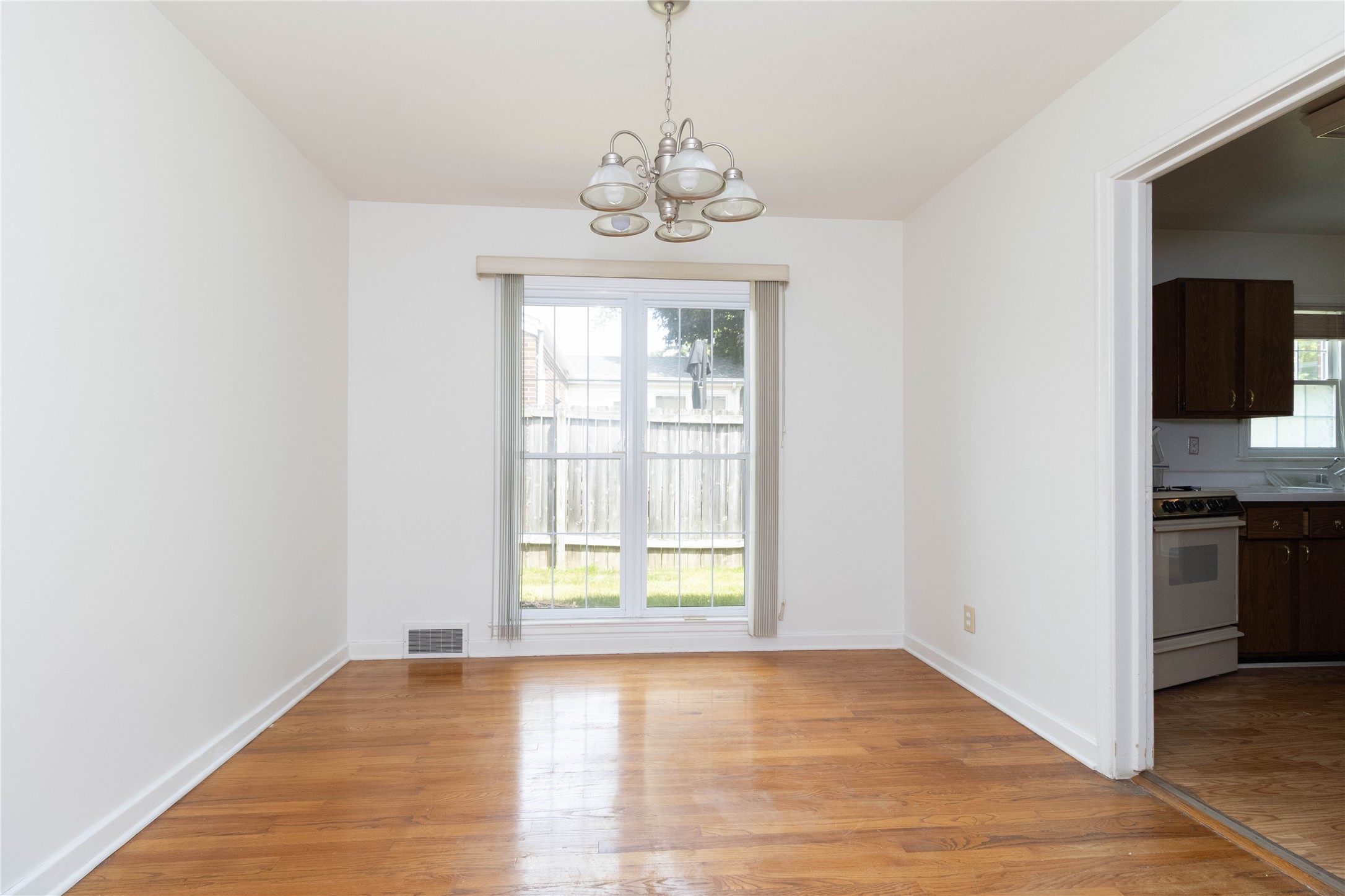 6916 Colby Avenue, Windsor Heights, Iowa image 12