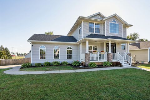 Homes For Sale - 702 Marshall Court<br/> Prairie City, IA 50228