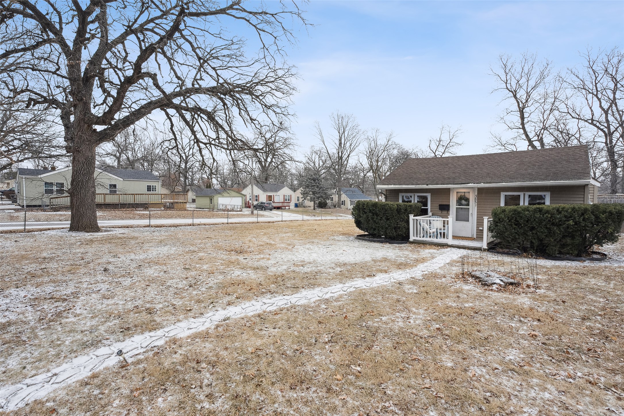 16208 Sharon Drive, Urbandale, Iowa image 2