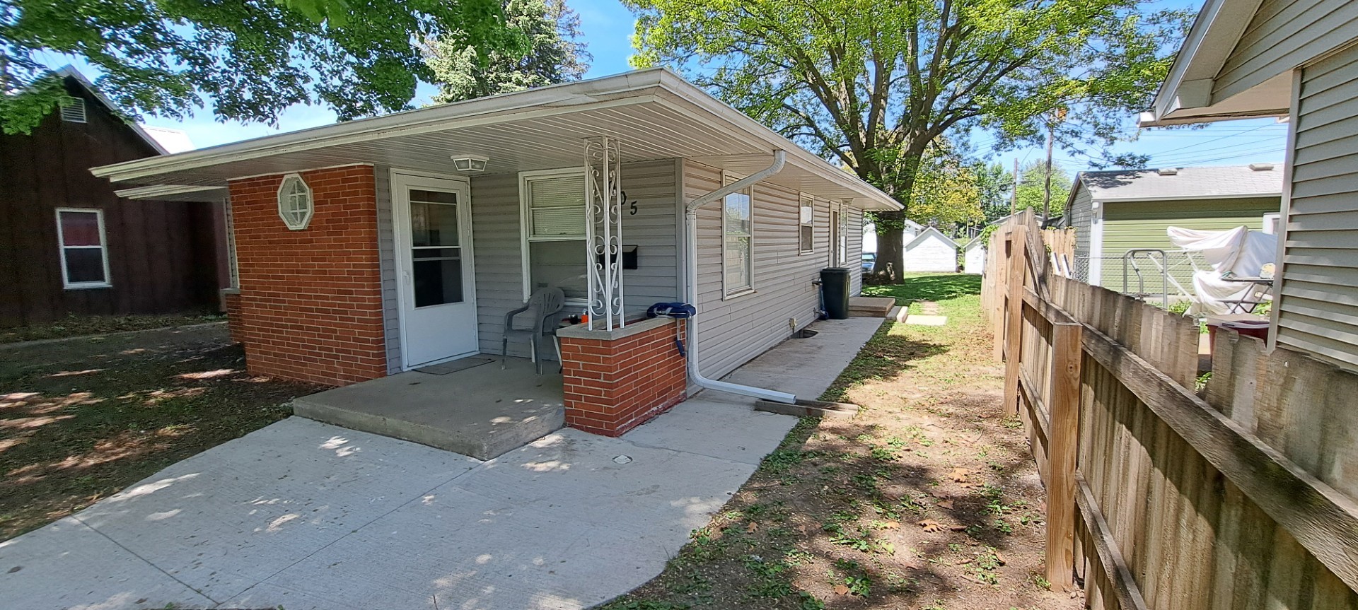 905 W Robinson Street, Knoxville, Iowa image 2