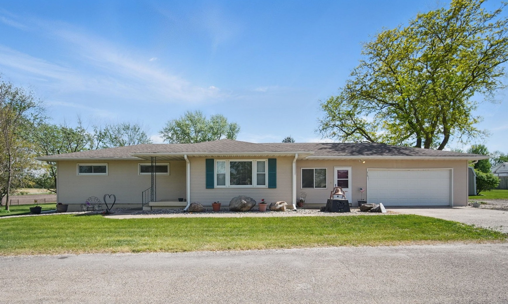 312 E Church Street, Panora, Iowa image 1