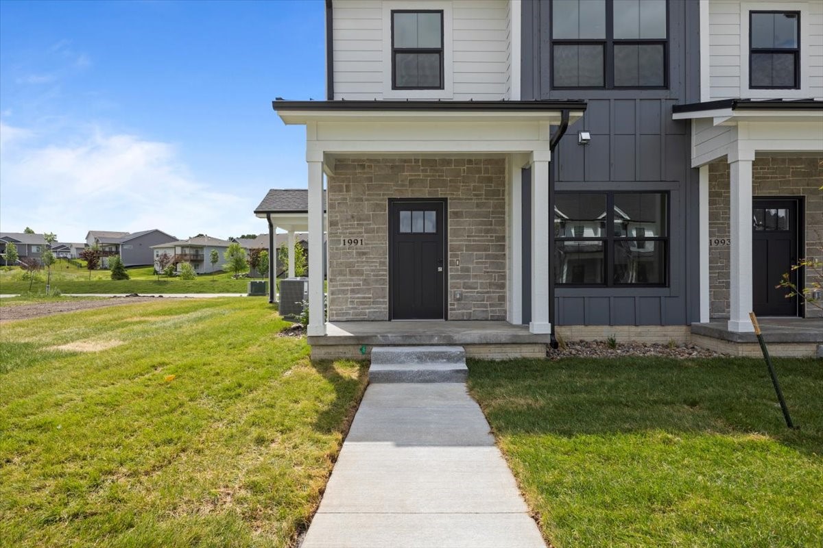 1991 S Warrior Lane, Waukee, Iowa image 3