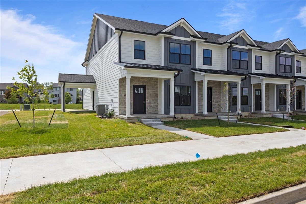 1991 S Warrior Lane, Waukee, Iowa image 4