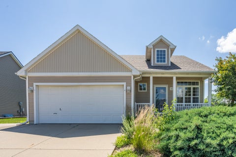 Homes For Sale - 3208 SW Olde Ivy Circle<br/> Ankeny, IA 50023