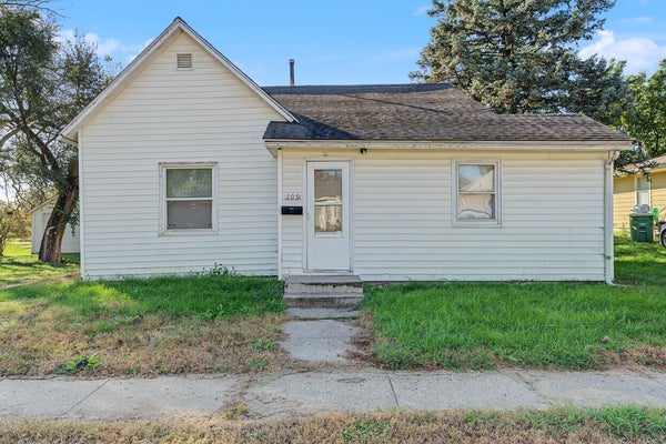 709 E 1ST AVE, INDIANOLA, IA 50125 - Image ebc756a2e9dce8a6556c00053beed516/1908620111
