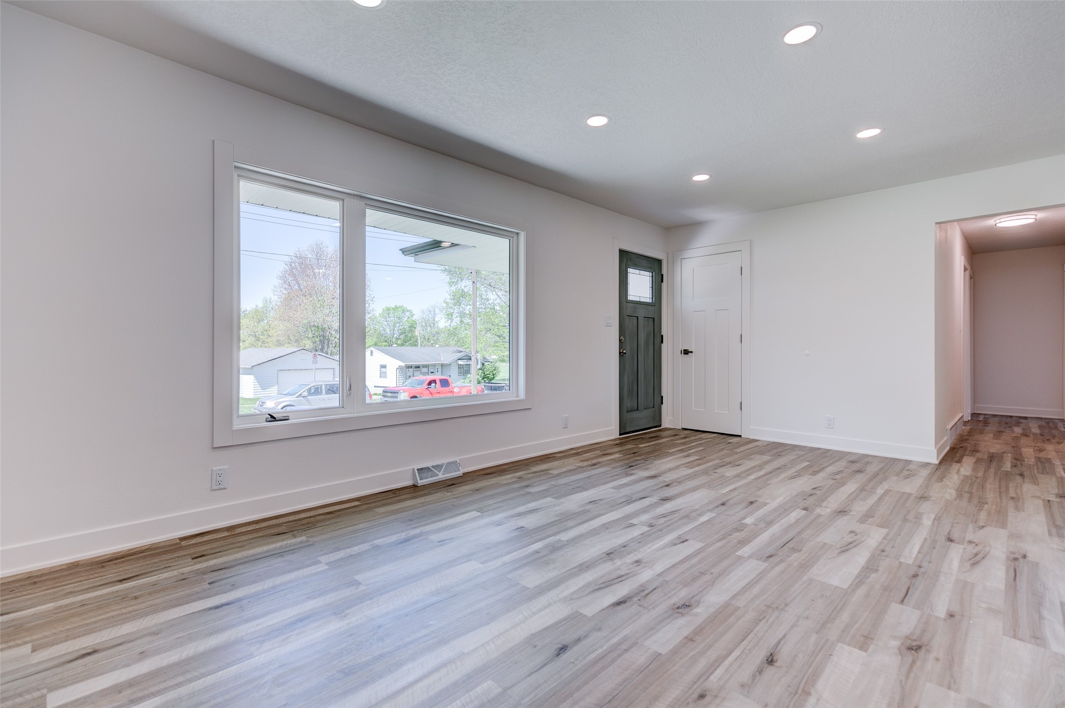 2923 E 40th Street, Des Moines, Iowa image 6