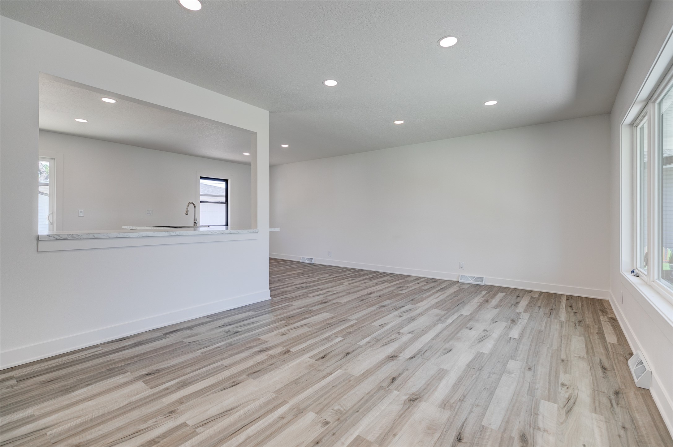 2923 E 40th Street, Des Moines, Iowa image 4