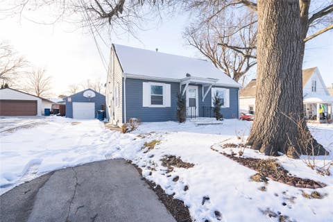 Homes For Sale - 3308 SW 7th Street<br/> Des Moines, IA 50315