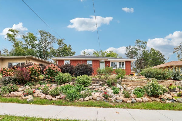 7606 ROSELAND DR, URBANDALE, IA 50322 - Image ec26436c56b9cf3c0decfcb2ee34abfe/3517546422