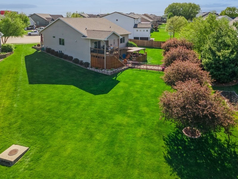 1408 Linden Circle, Adel, Iowa image 29