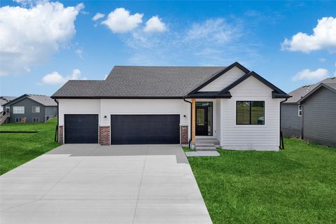 Homes For Sale - 732 31st Court<br/> Altoona, IA 50009