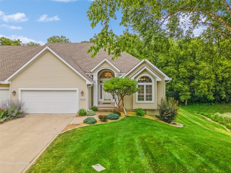 13078 Pinecrest Lane, Clive, Iowa image 1