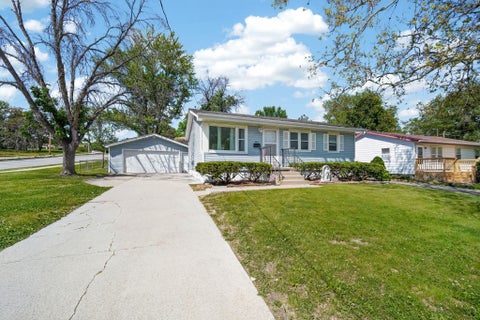 Homes For Sale - 500 E Titus Avenue<br/> Des Moines, IA 50315