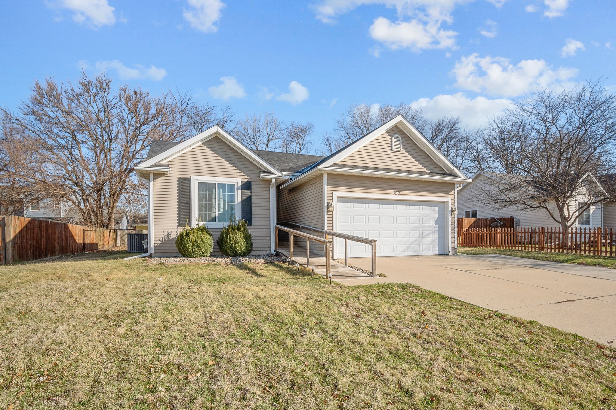 671 Marlou Parkway, Des Moines, Iowa image 2