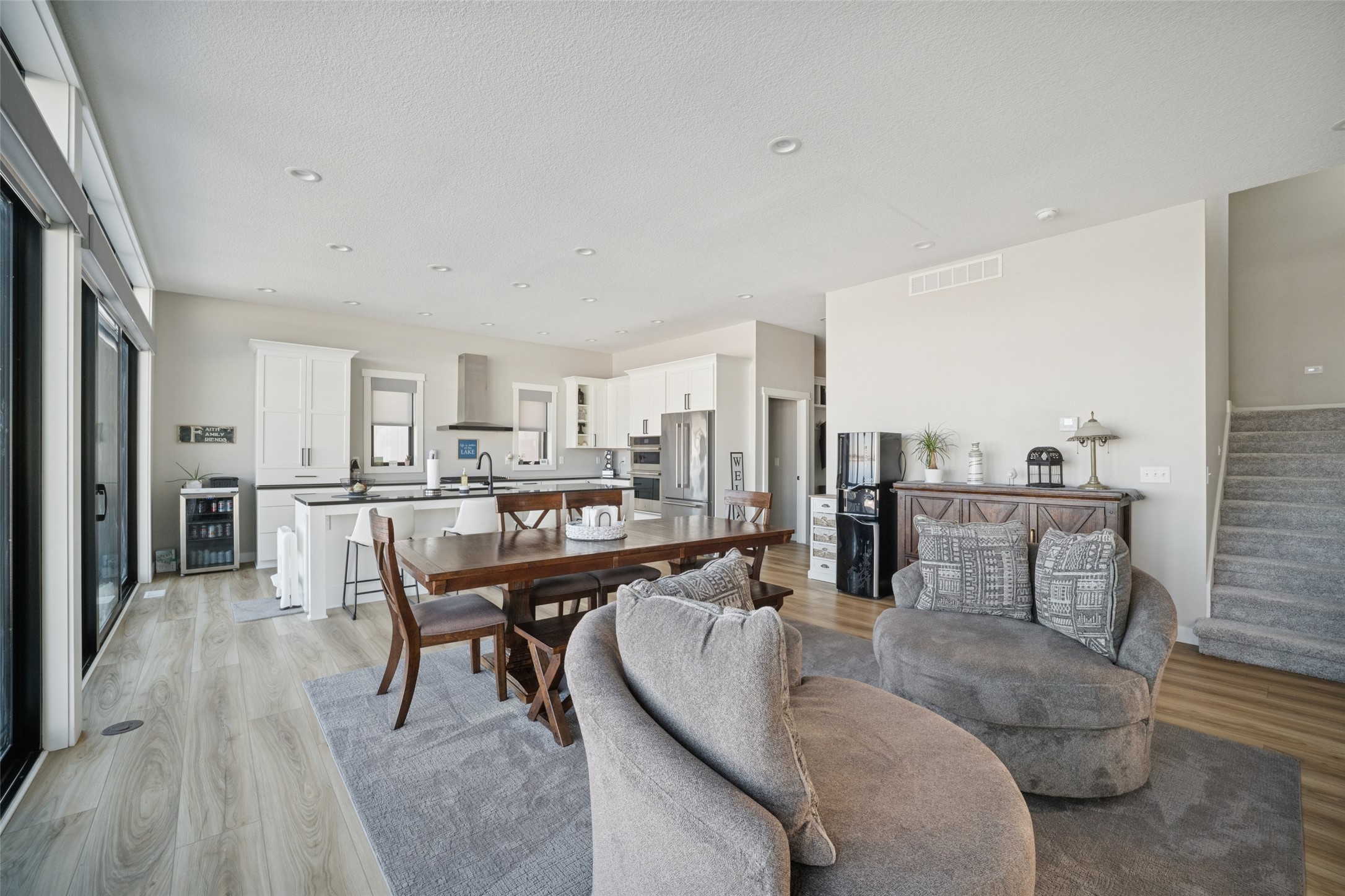 2619 S Lakeview Drive