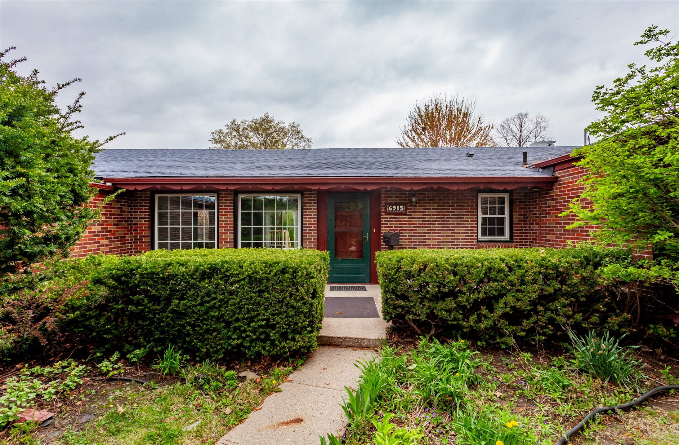 6915 Colby Avenue, Windsor Heights, Iowa image 1