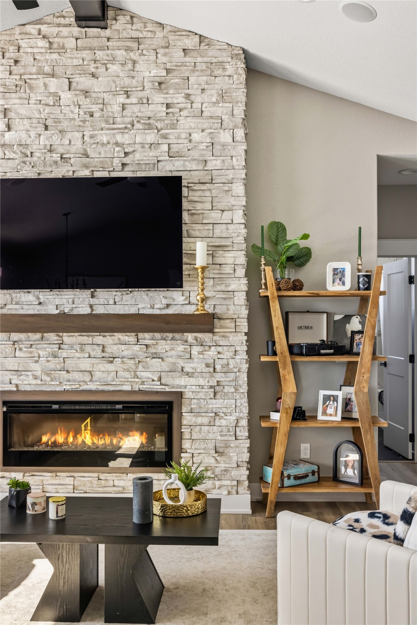 1108 NE Forest Ridge Court