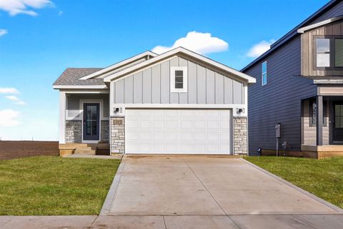 Homes For Sale - 1085 NW Macarthur Lane<br/> Waukee, IA 50263