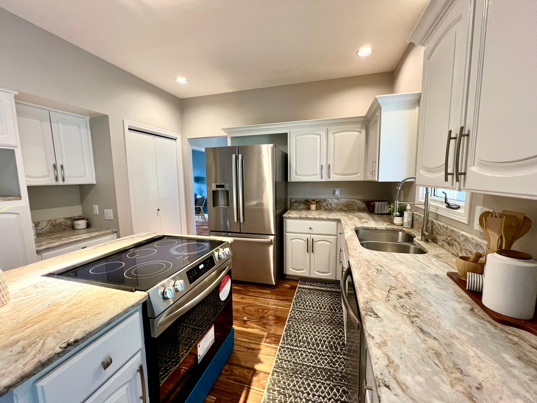2501 Ridgewood Drive, West Des Moines, Iowa image 3