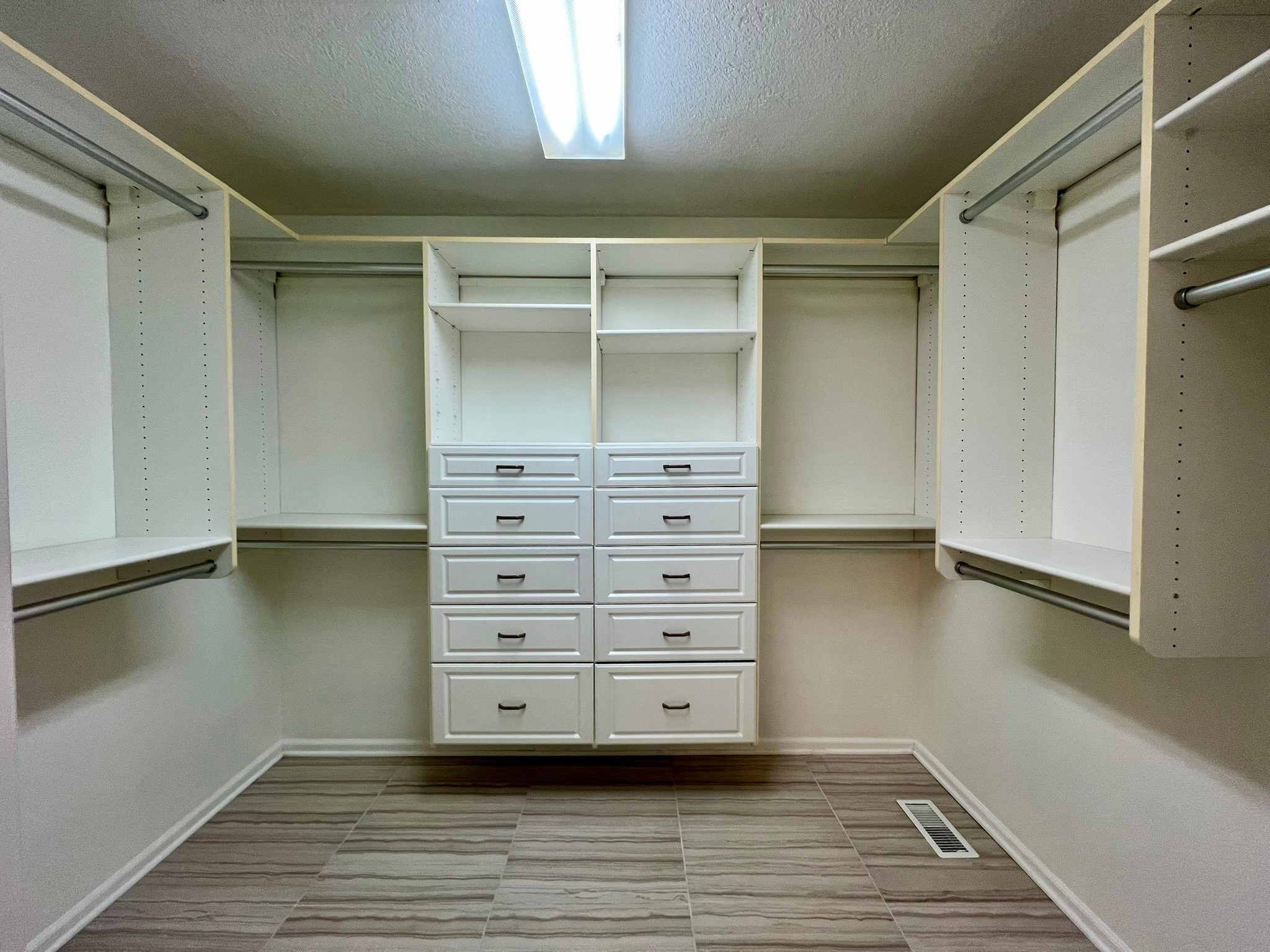 2501 Ridgewood Drive, West Des Moines, Iowa image 13