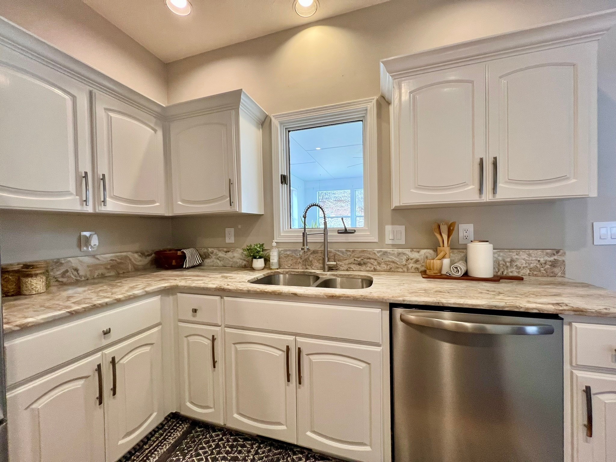 2501 Ridgewood Drive, West Des Moines, Iowa image 4