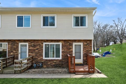 Condo For Sale - 268 Holiday Circle #61<br/> West Des Moines, IA 50265