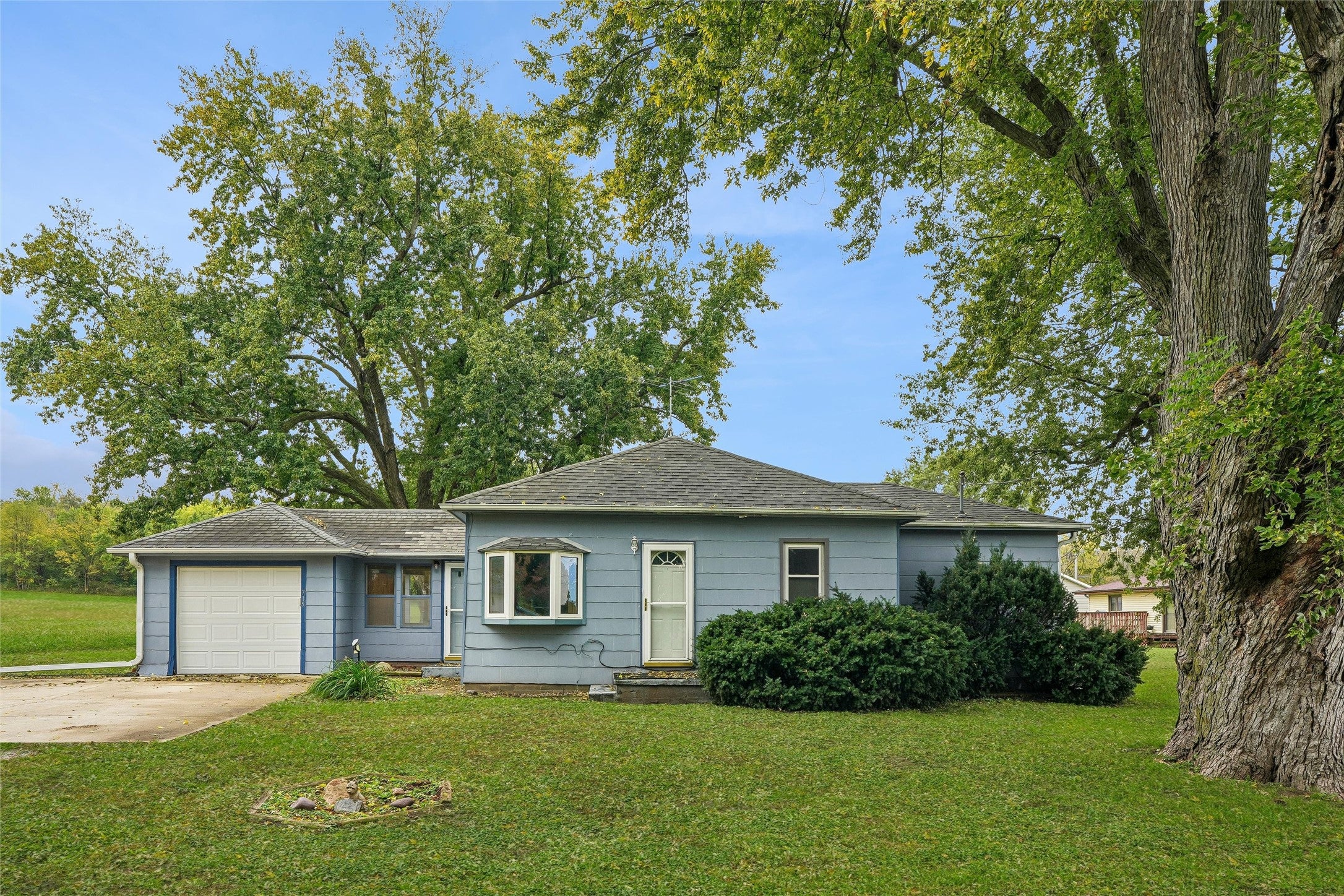 715 W High Street