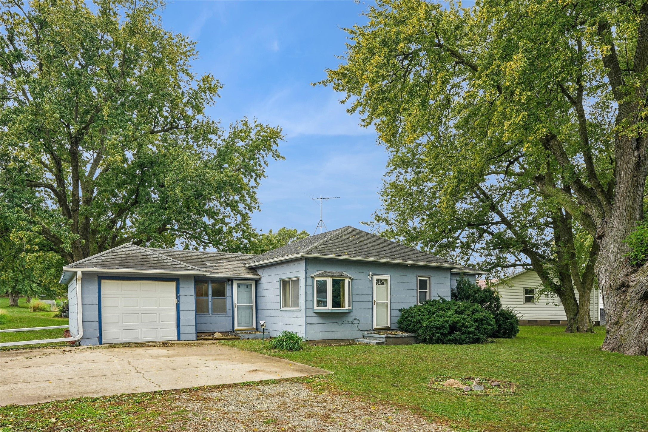 715 W High Street