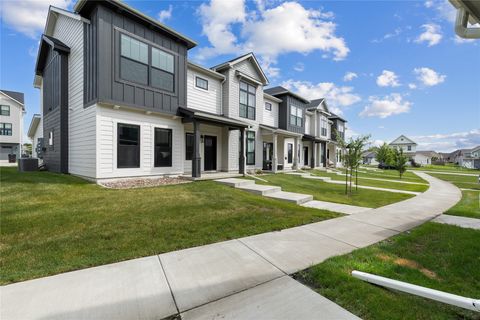 Condo For Sale - 2717 SW 23rd Lane<br/> Ankeny, IA 50023
