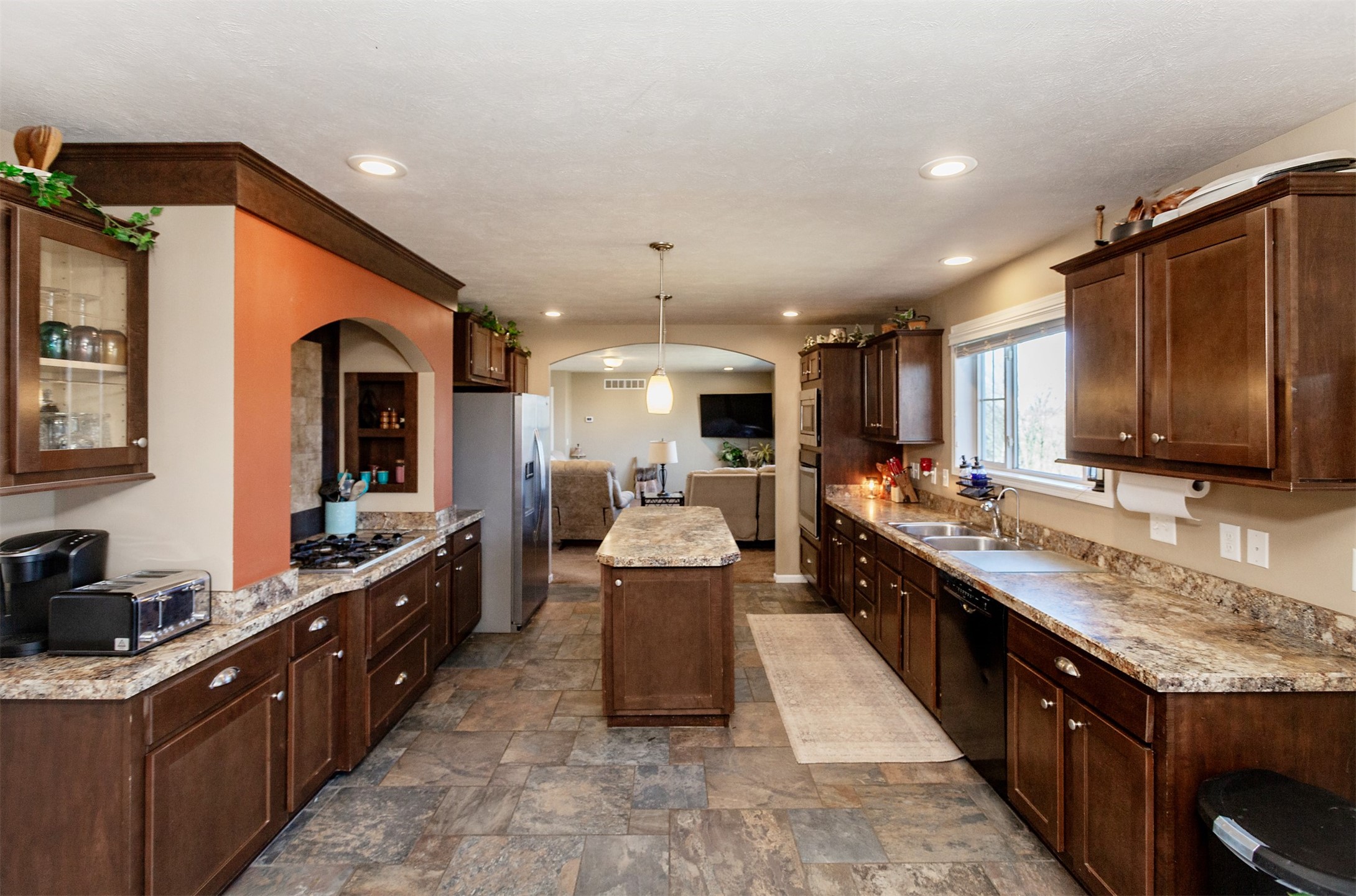 19075 Jewell Drive, Earlham, Iowa image 5