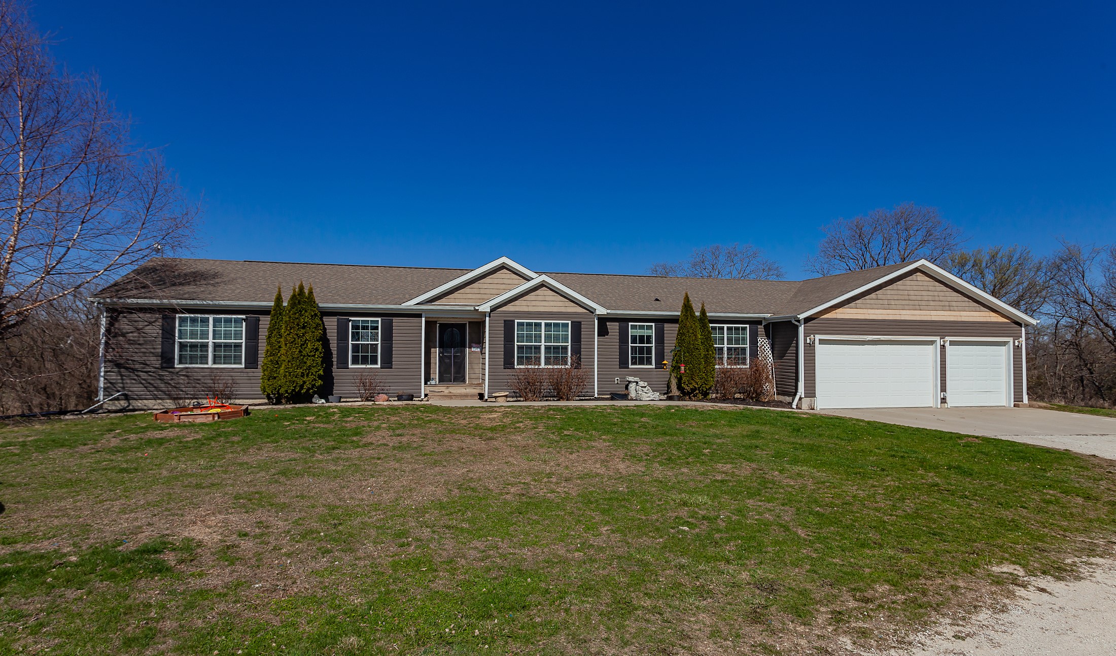 19075 Jewell Drive, Earlham, Iowa image 1