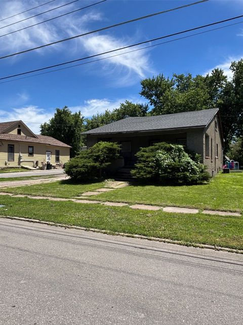 Homes For Sale - 410 E 8th Street<br/> Newton, IA 50208