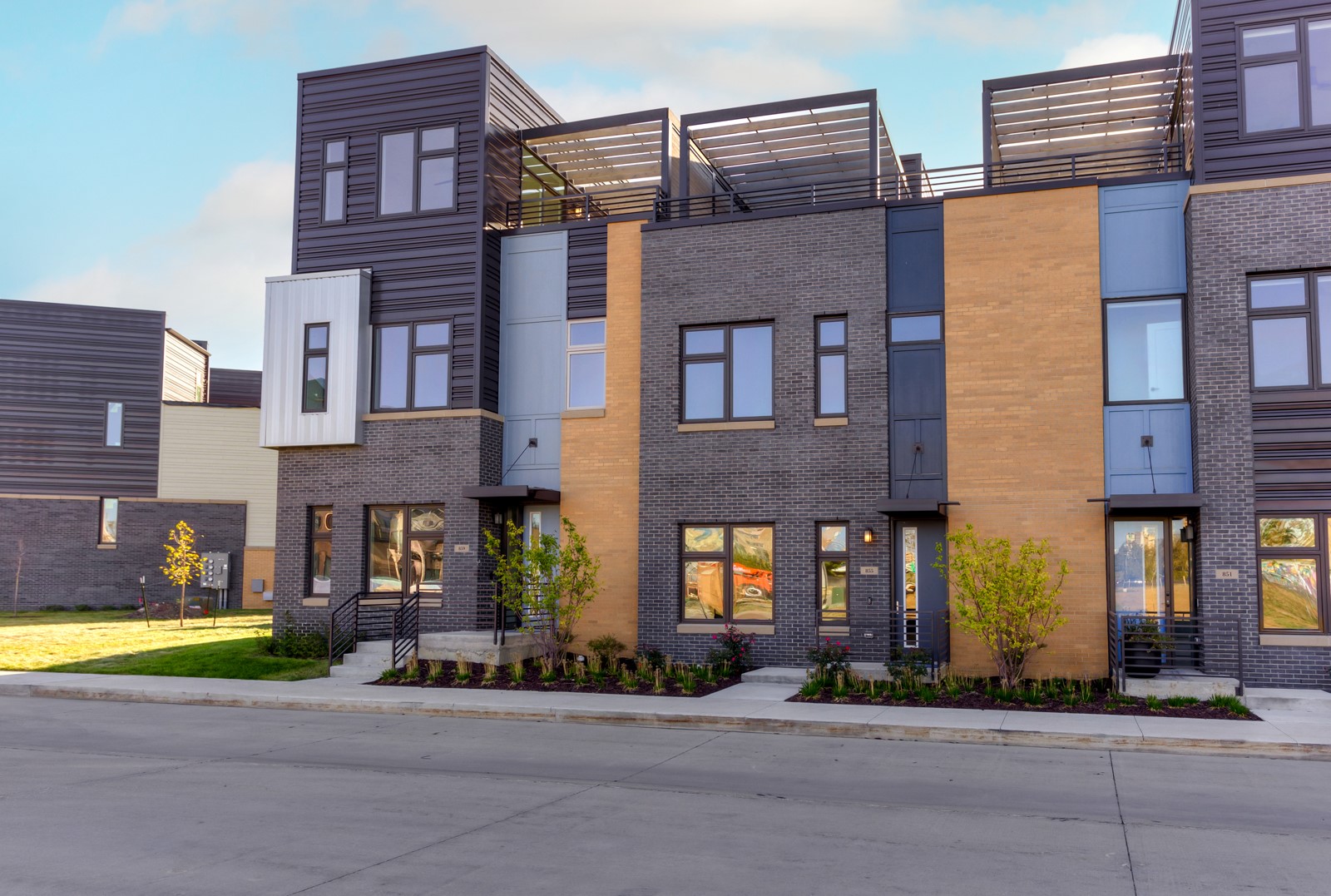 859 E 2nd Street