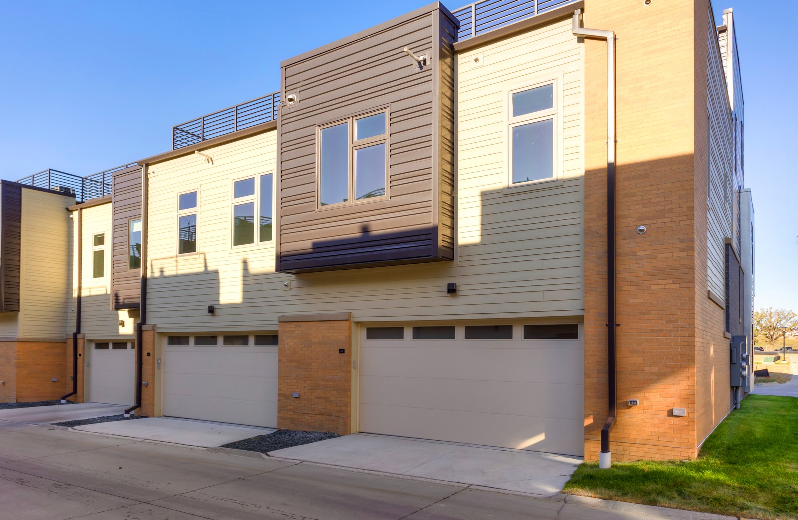 859 E 2nd Street